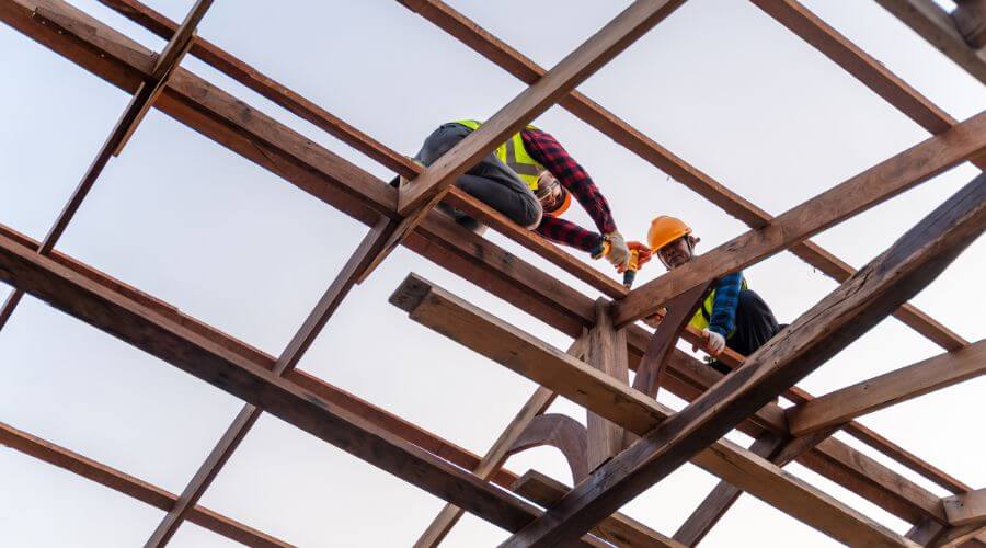 Professional gutter cleaning services in Vinton, IA